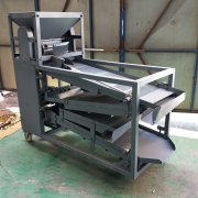 陜西花椒清選篩 無刺花椒振動(dòng)篩分機(jī) 500型花椒篩多少錢一臺(tái)